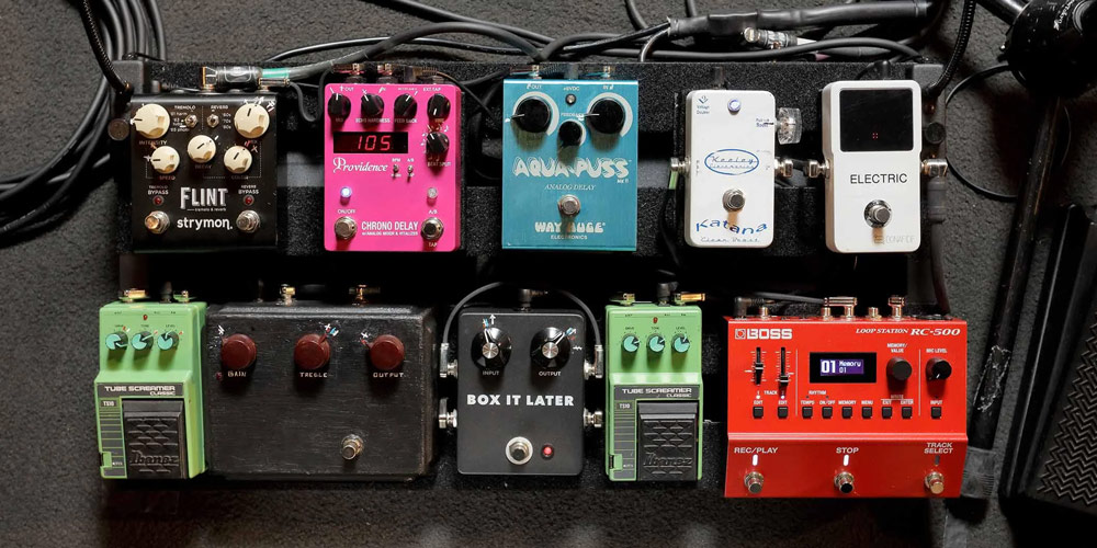 pedalboard and pedals used by John Mayer